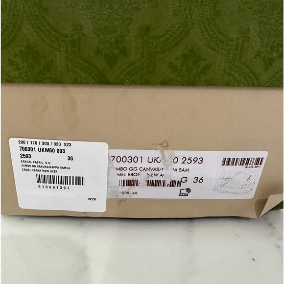 Gucci Jumbo GG Slide Sandals - Picture 9 of 9